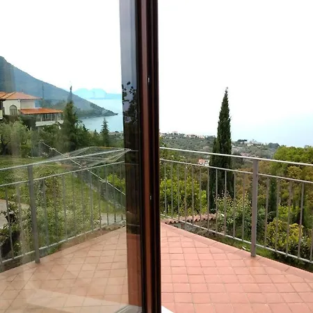 Casa Montesano Деревянный коттедж *